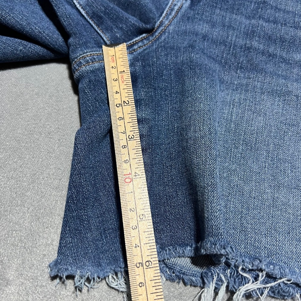 American Eagle Curvy Midi The Dream Short Medium Wash Raw Hem Denim Shorts 8 - Picture 6 of 15